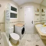 Cozy Close Shopping Centre And *