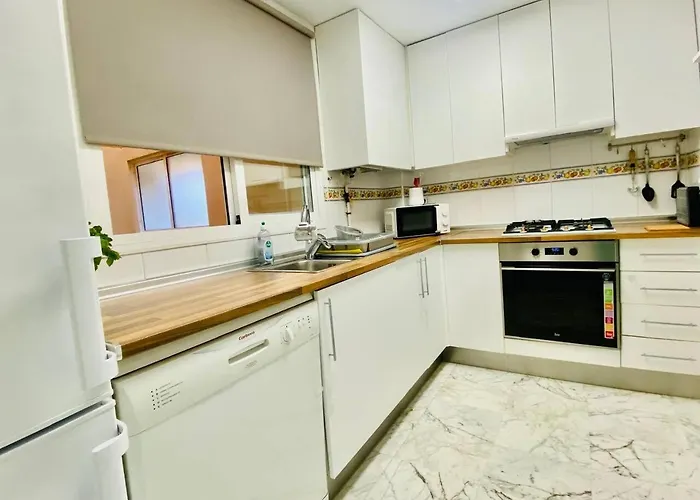 Cozy Close Shopping Centre And Apartment *