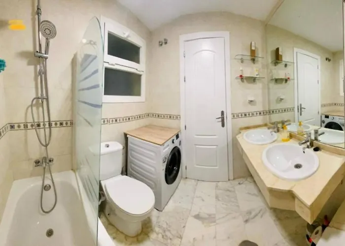 Cozy Close Shopping Centre And *