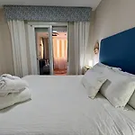 Cozy Close Shopping Centre And