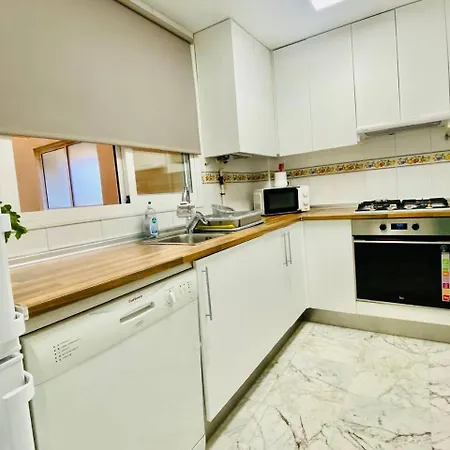 Cozy Close Shopping Centre And Апартаменты *