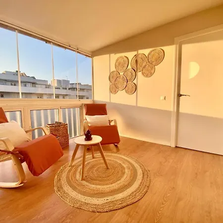 Cozy Close Shopping Centre And *