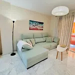 Cozy Close Shopping Centre And Апартаменти *